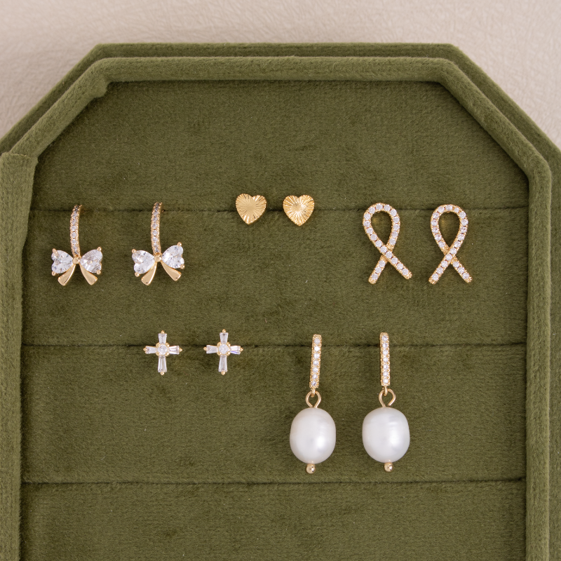 Pavé Ribbon Studs