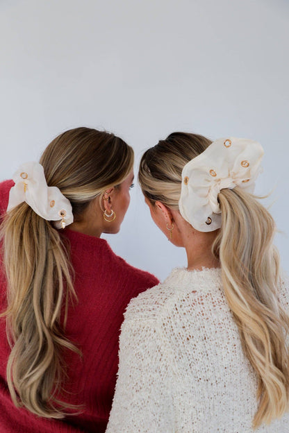 GROMMET JUMBO SCRUNCHIE: WITH CHARMS