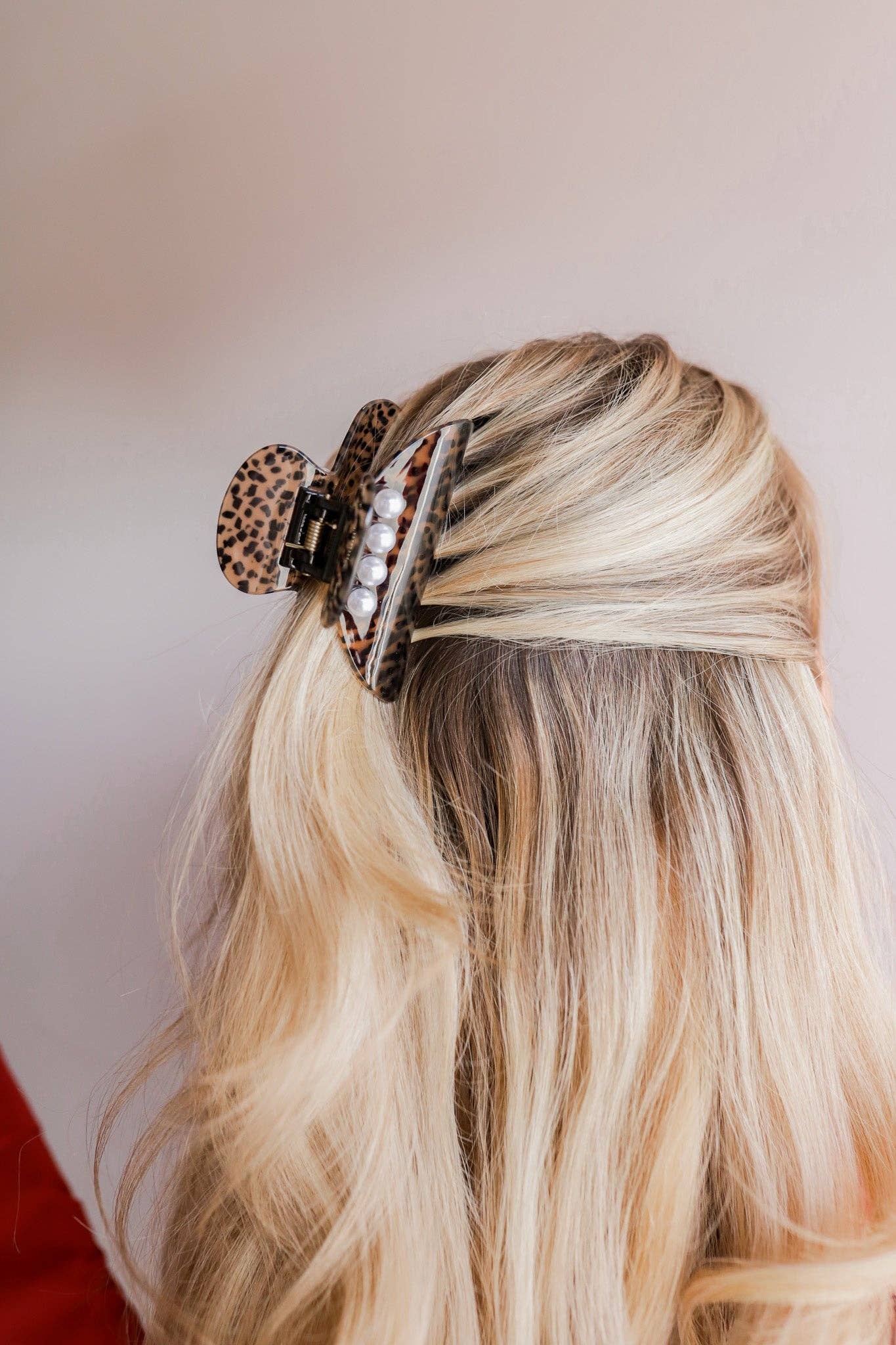 LOVE IS IN THE HAIR CLAW