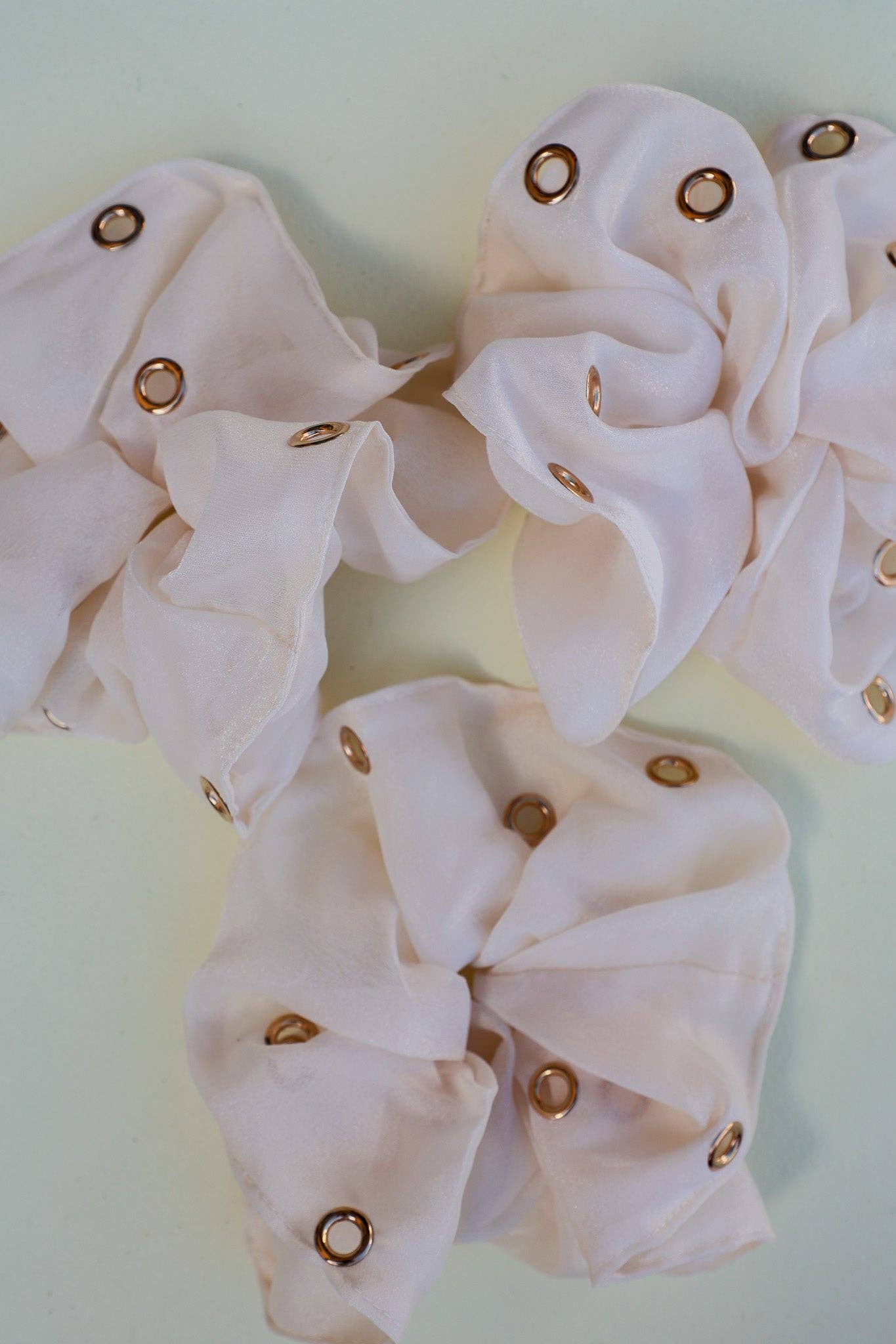 GROMMET JUMBO SCRUNCHIE: WITHOUT CHARMS